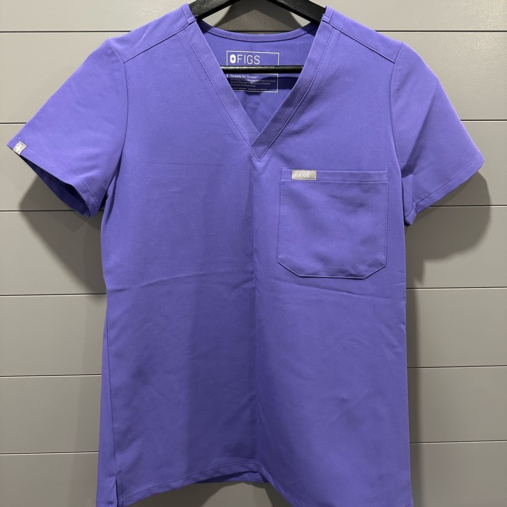 FIGS One Pocket Catarina Scrub Top in Amethsyt